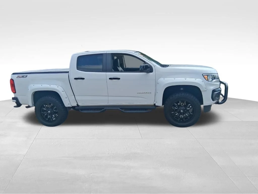 Used 2022 White Chevrolet Z71 image 4