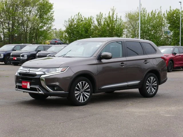 Used 2020 Mitsubishi Outlander SE with VIN JA4AZ3A33LZ042225 for sale in White Bear Lake, Minnesota