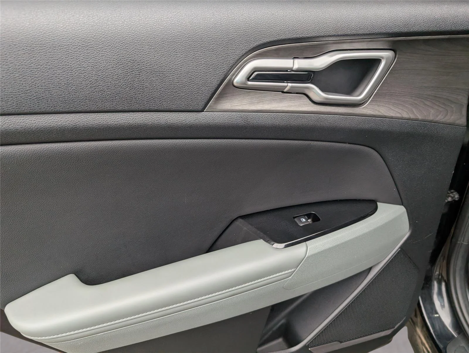 Used 2024 Ebony Black Kia X-Line image 30