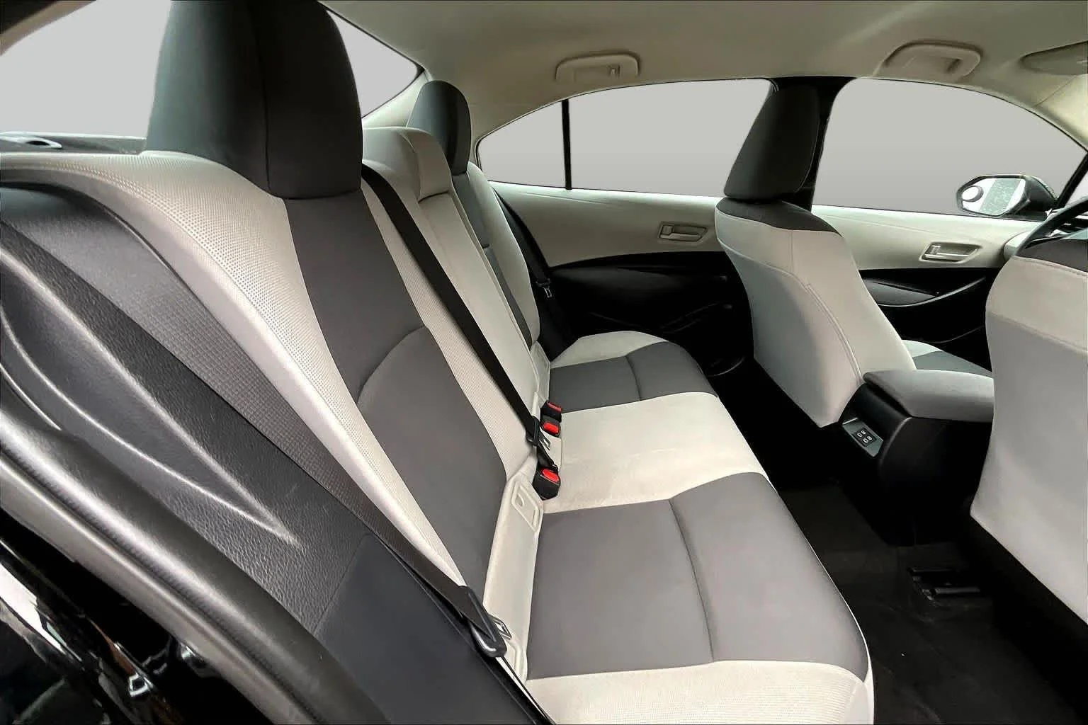 Used 2025 Midnight Black Metallic Toyota LE image 20