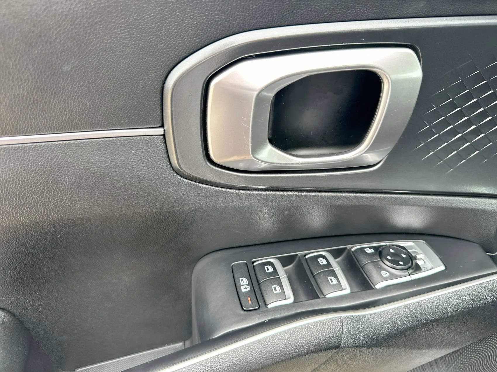 2022 Kia Sorento S - Photo 13
