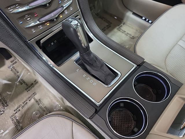 Used 2015 White Lincoln Base image 25