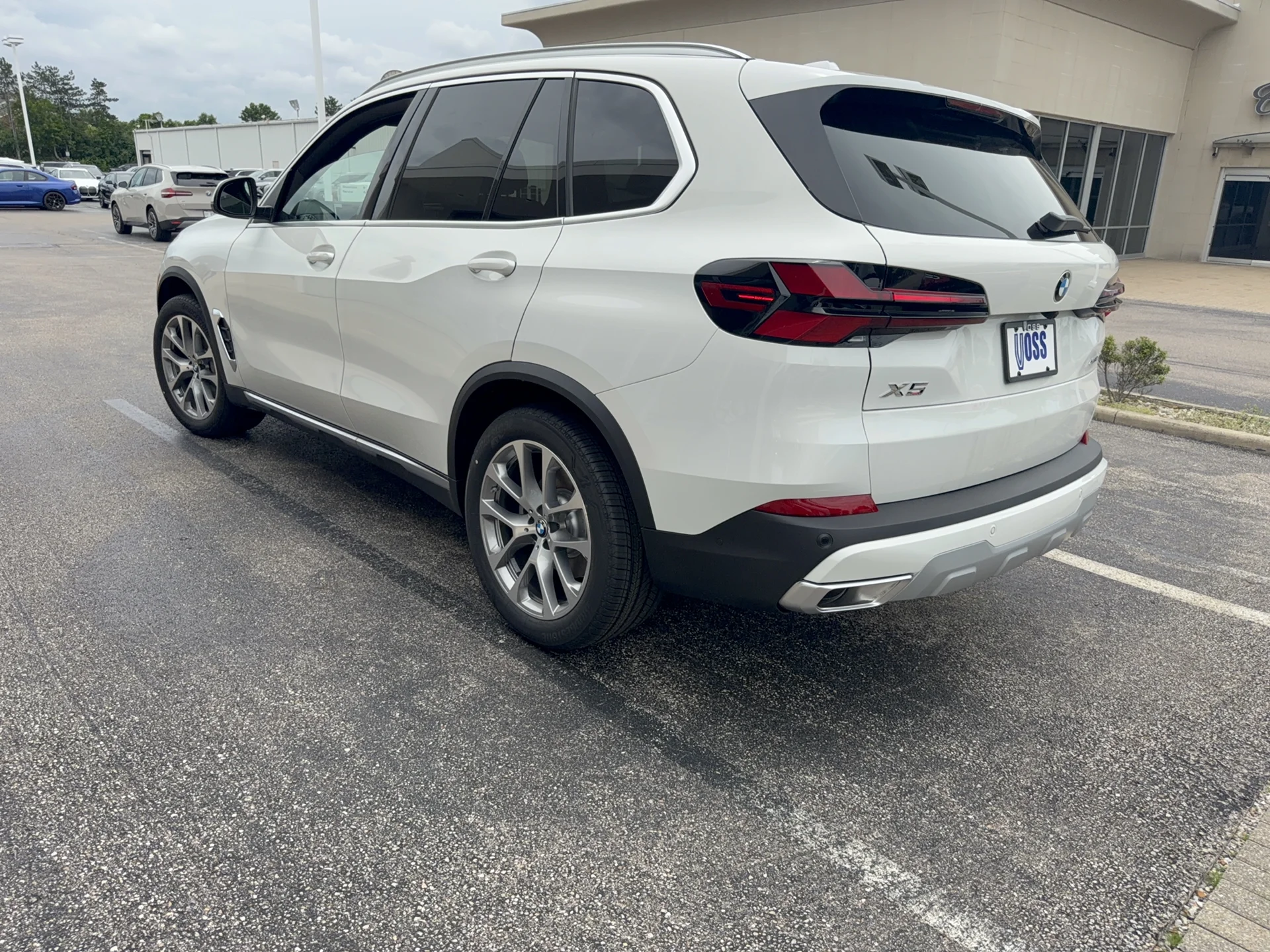 New 2026 Alpine White BMW xDrive40i image 6