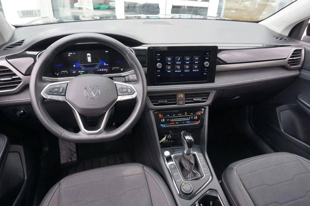 Used 2025 Black Volkswagen 1.5T SE Black image 13