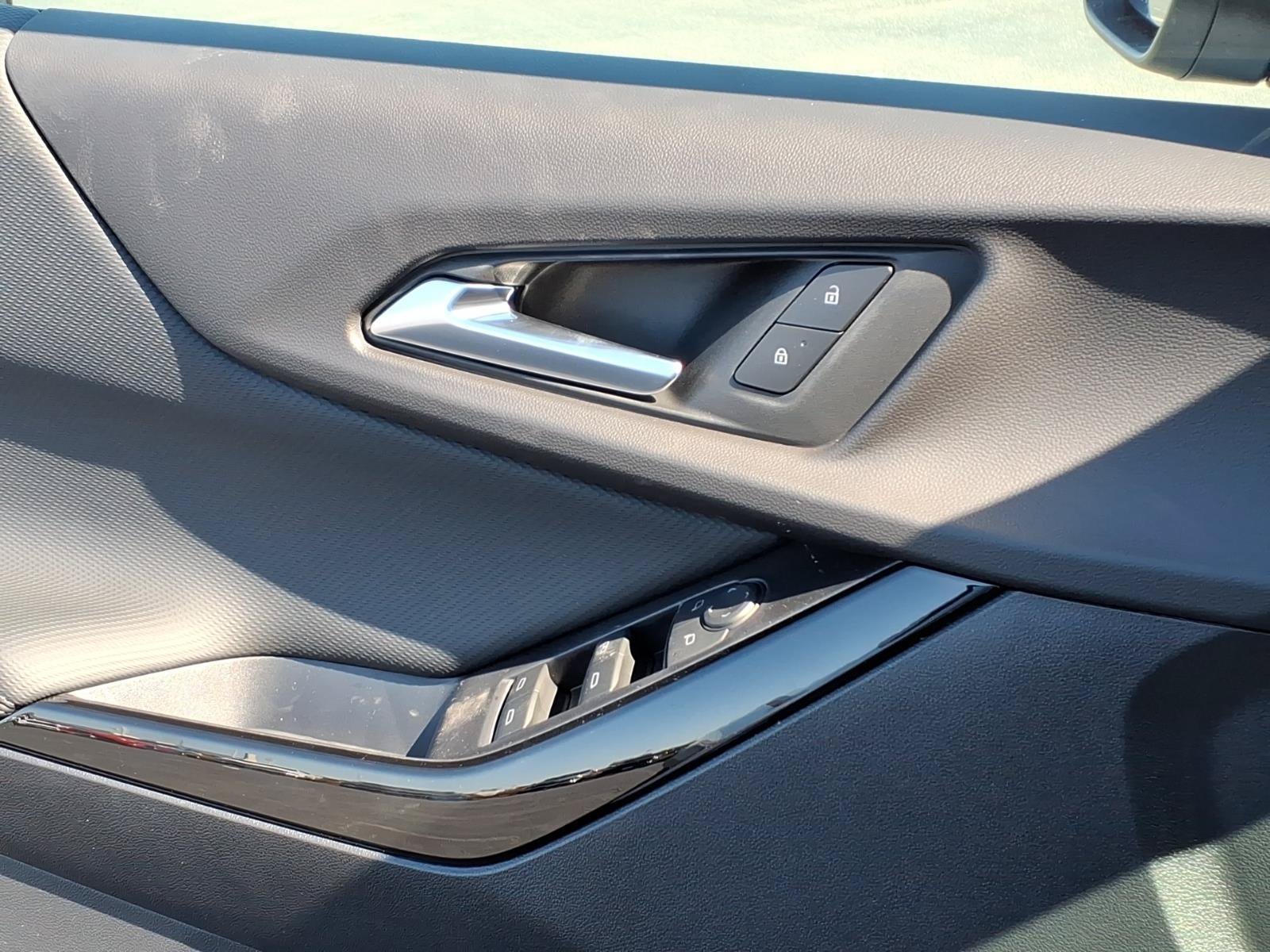 New 2027 Summit White Chevrolet LT image 12
