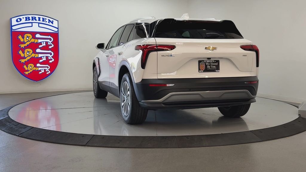 Used 2024 Summit White Chevrolet LT image 6