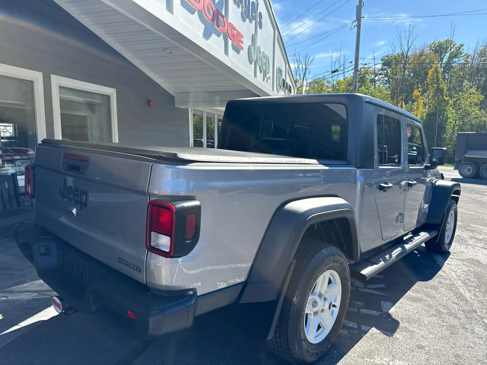 Used 2020 Billet Silver Metallic Clearcoat Jeep Sport S image 6