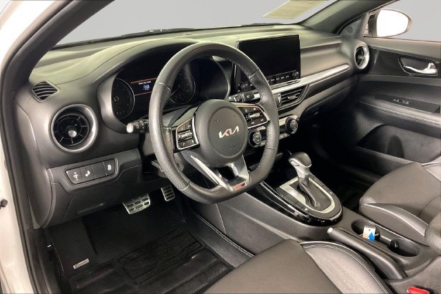 Used 2022 White Kia GT-Line image 16