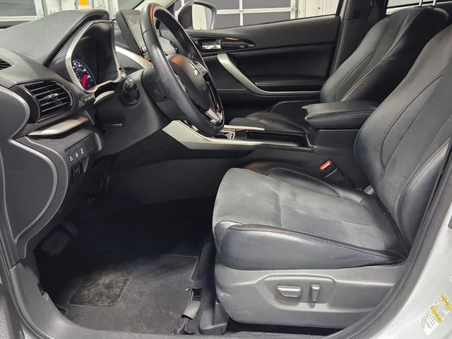 Used 2024 White Mitsubishi SEL image 5