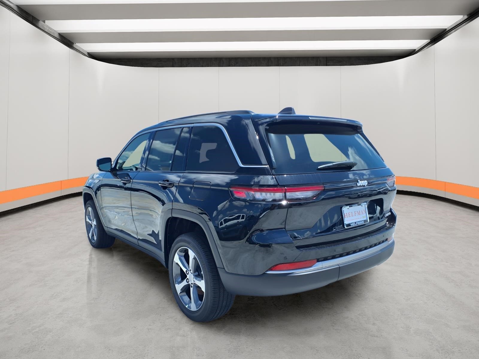 New 2026 Diamond Black Crystal Pearl-Coat Exterior Paint Jeep Limited image 2