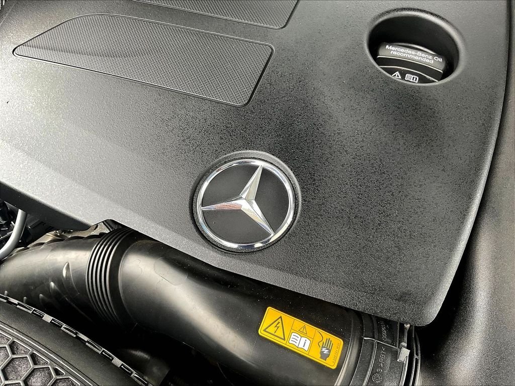 Used 2022 White Mercedes-Benz GLC 300 image 29