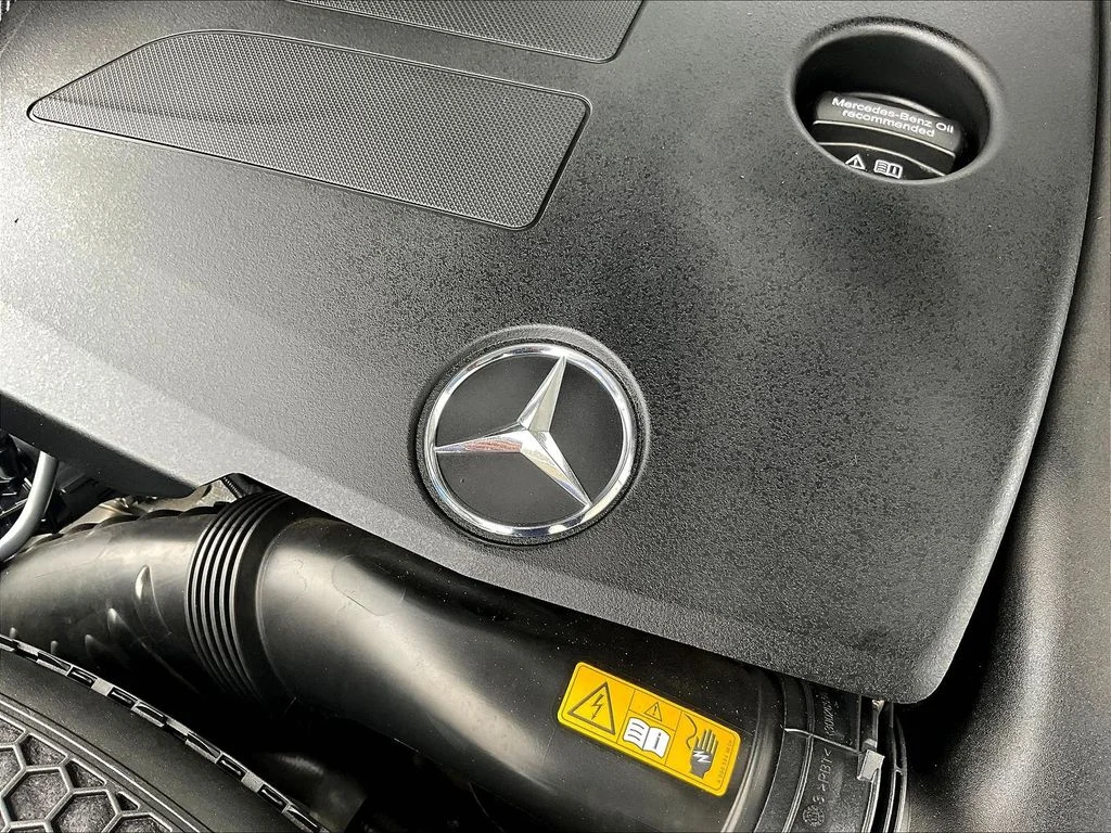 Used 2022 White Mercedes-Benz GLC 300 image 29