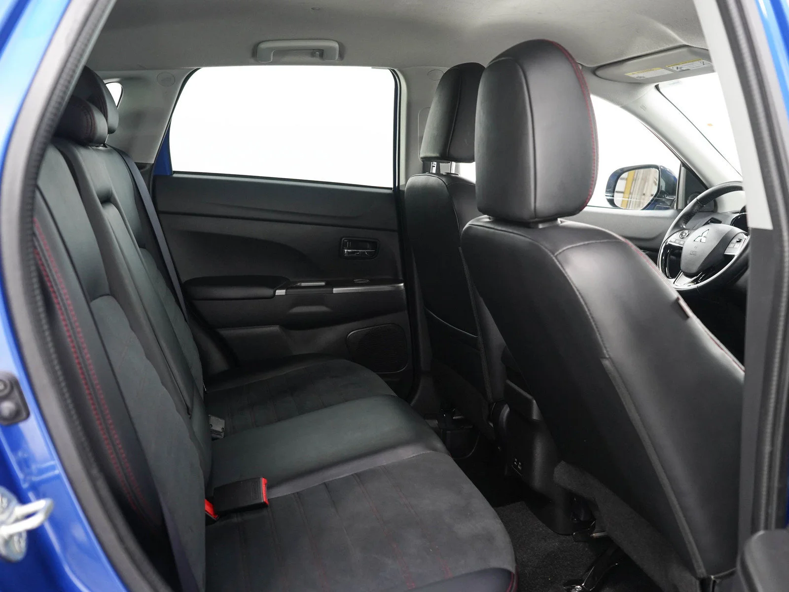 Used 2024 Blue Mitsubishi SE image 13