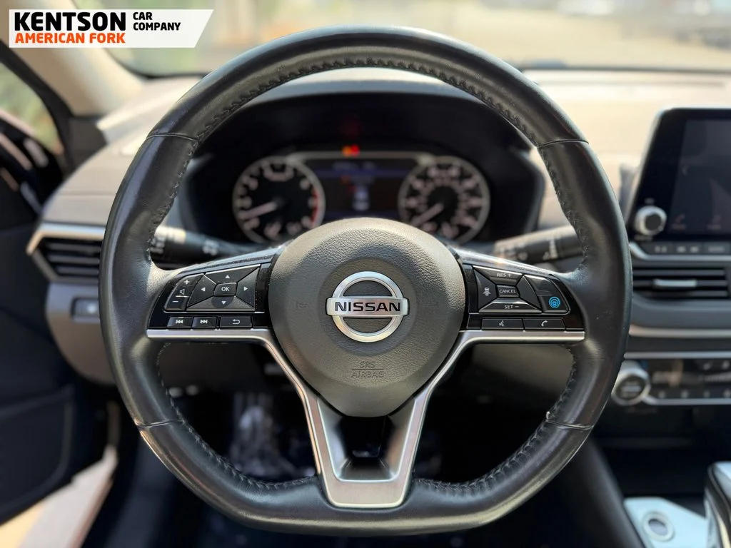Used 2019 Black Nissan 2.5 SV image 14