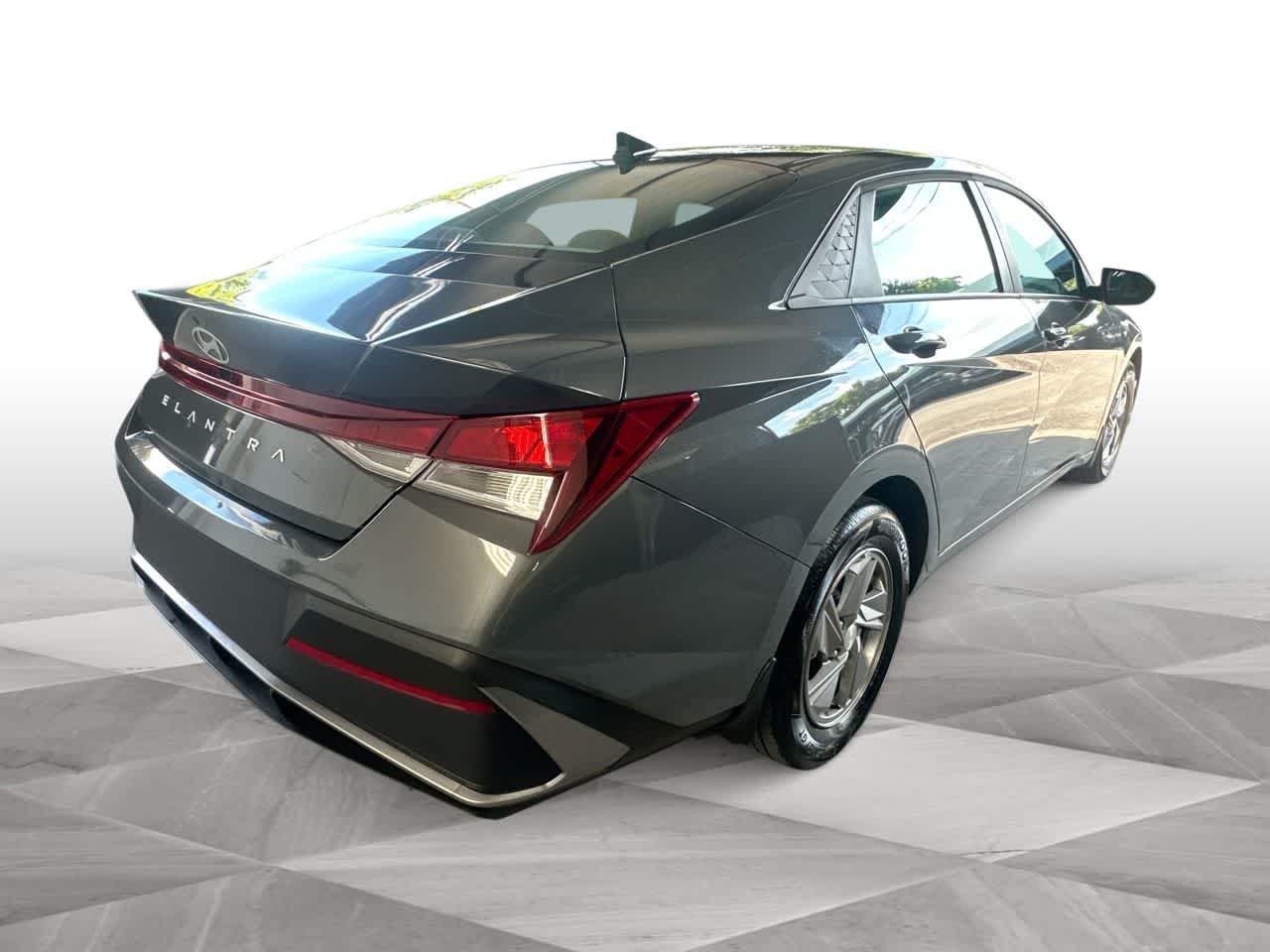 2025 Hyundai Elantra SE - Photo 8