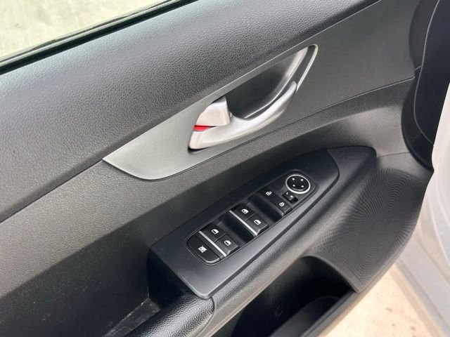 Used 2020 Clear White Kia LXS image 10