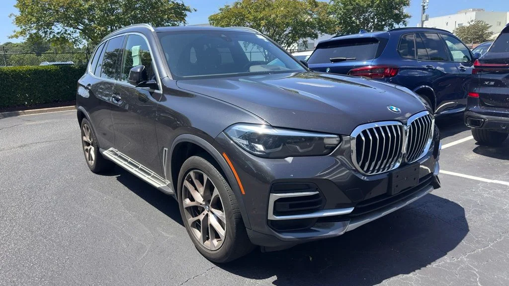 Used 2022 Dark Graphite Metallic BMW xDrive40i image 1