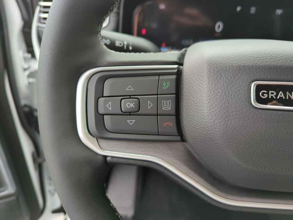 New 2026 Bright White Clear-Coat Exterior Paint Jeep Limited Altitude image 22