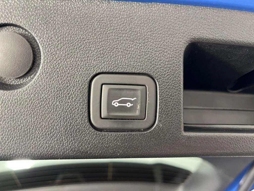 Used 2025 Blue Metallic Chevrolet ACTIV image 23