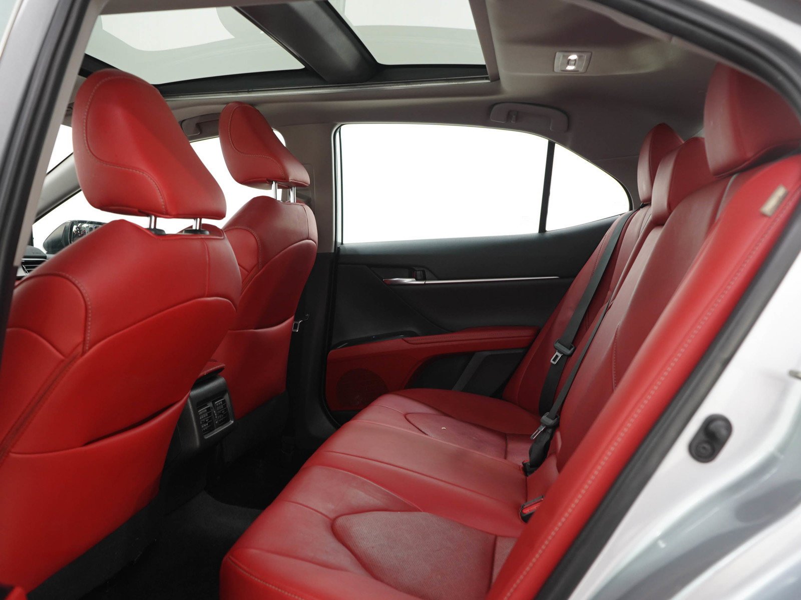 Used 2019 Midnight Black Metallic Toyota Xse image 13