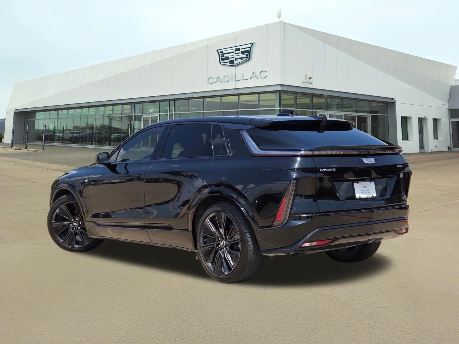 Used 2024  cadillac Sport image 4
