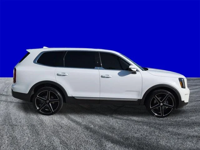 Certified Used 2025 Glacial White Pearl Kia LX image 3