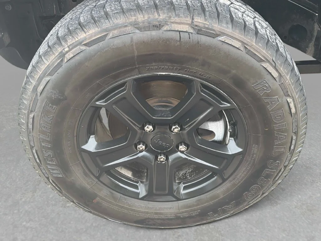 Used 2018 Black Jeep Sport S image 12