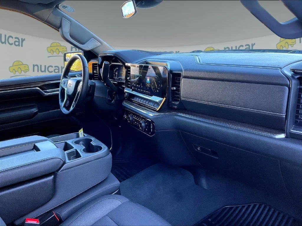 Used 2023 Black Chevrolet CrewCab 4x4 image 14