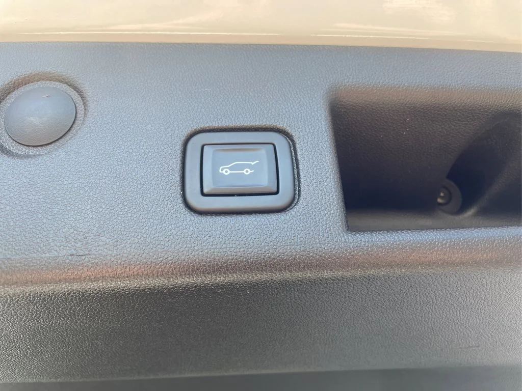 Used 2024 Summit White Chevrolet LT image 25