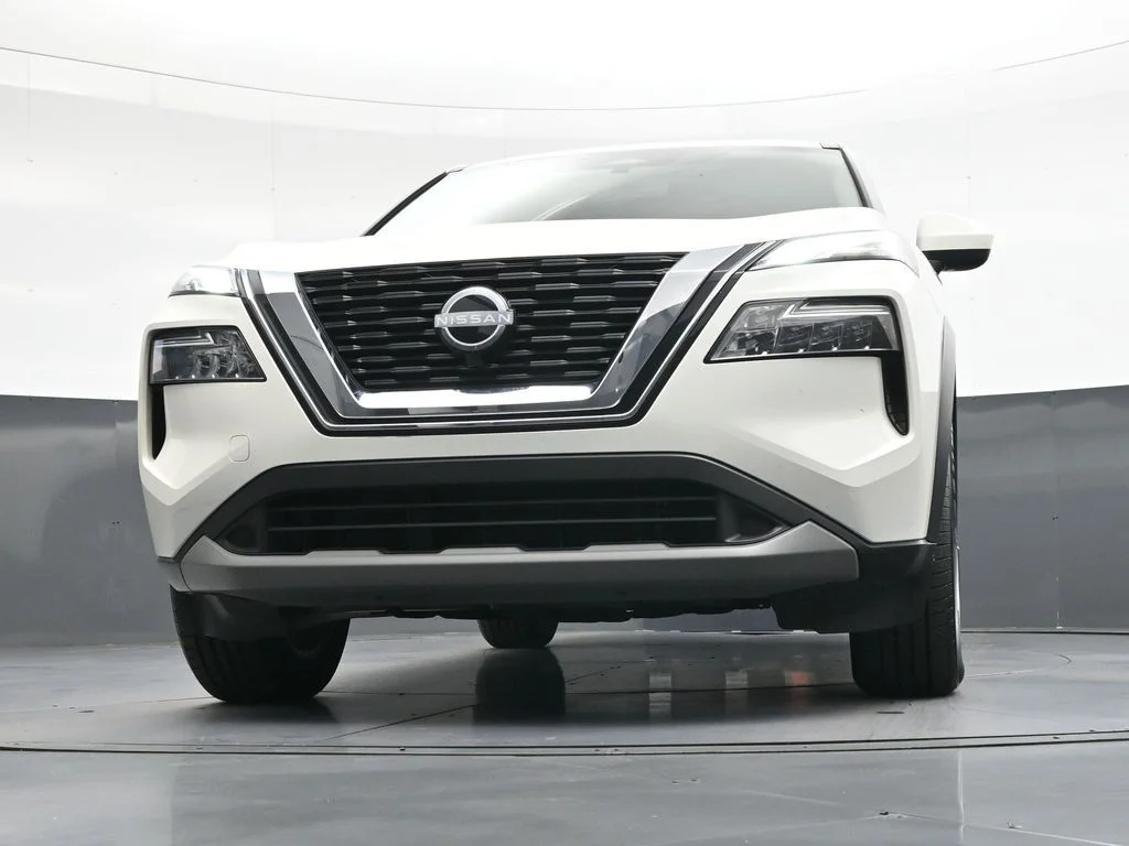 Used 2023 White Nissan SV image 41