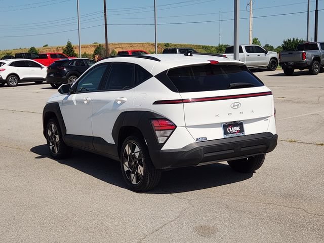 Used 2025 White Hyundai SEL image 5