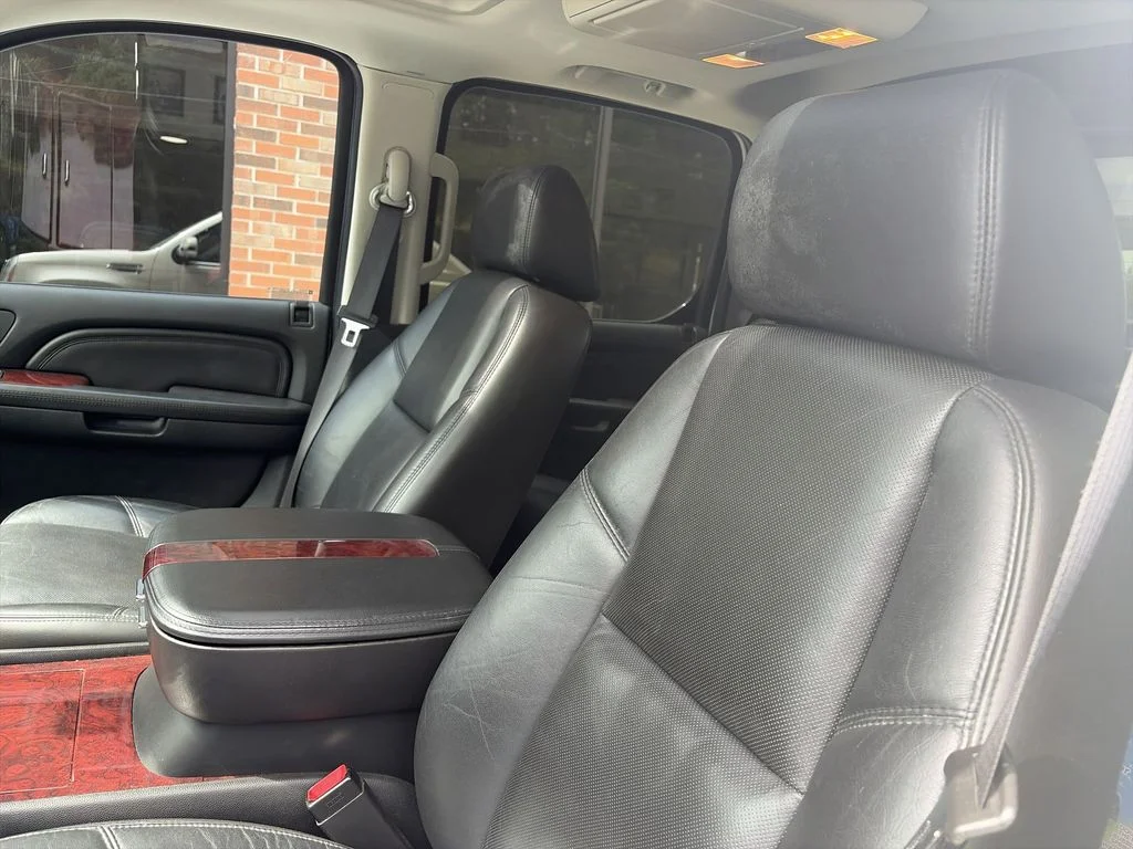 Used 2007 White Cadillac Base image 11