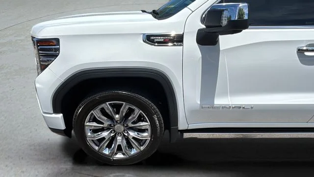 Used 2024 White GMC Denali image 35