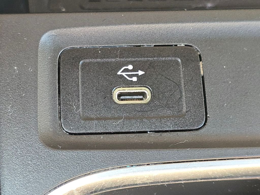 Certified Used 2025 Polar White Mercedes-Benz GLB 250 image 30