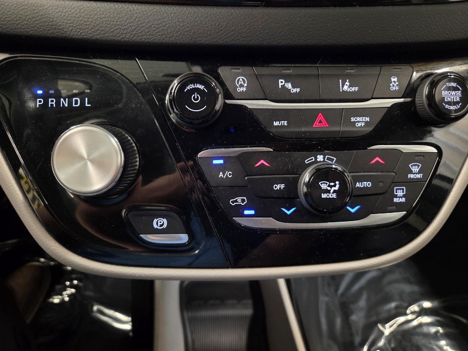 Used 2023 Brilliant Black Crystal Pearlcoat Chrysler Touring L image 31