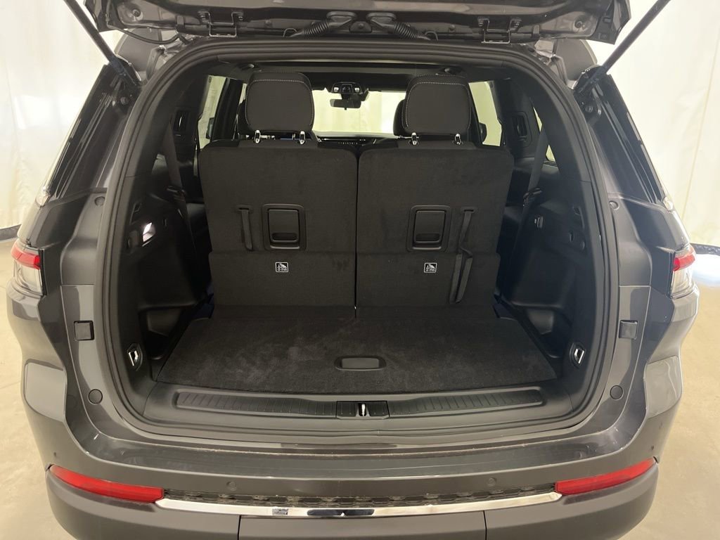 Used 2025 Baltic Gray Metallic Clearcoat Jeep Laredo X image 14