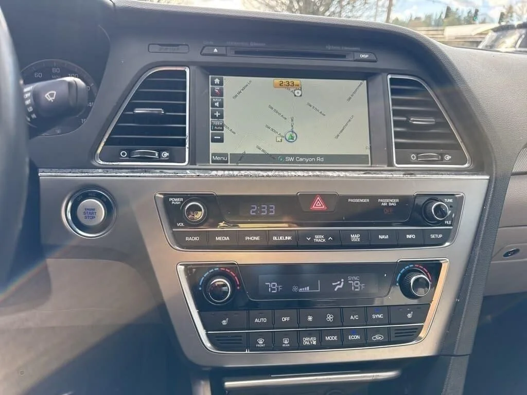 Used 2016 Black Hyundai Base image 21