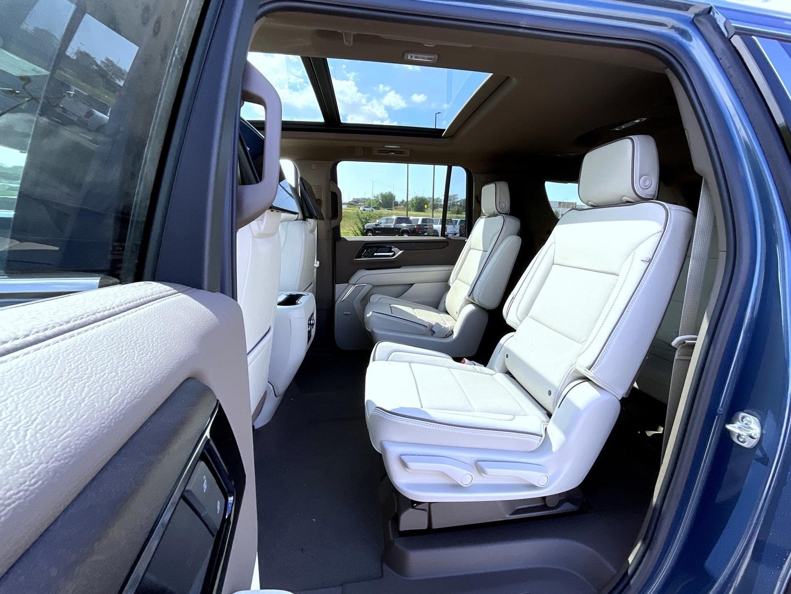 2026 GMC Yukon XL Denali - Photo 19