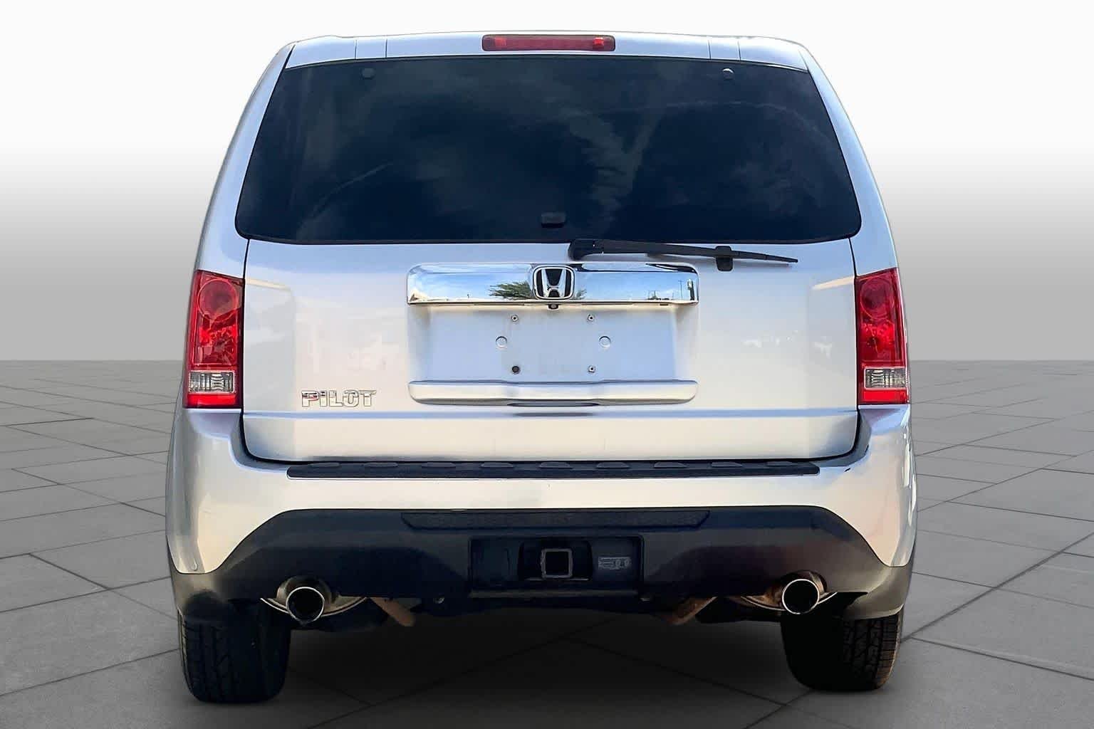 Used 2013 Alabaster Silver Metallic Honda EX-L image 4