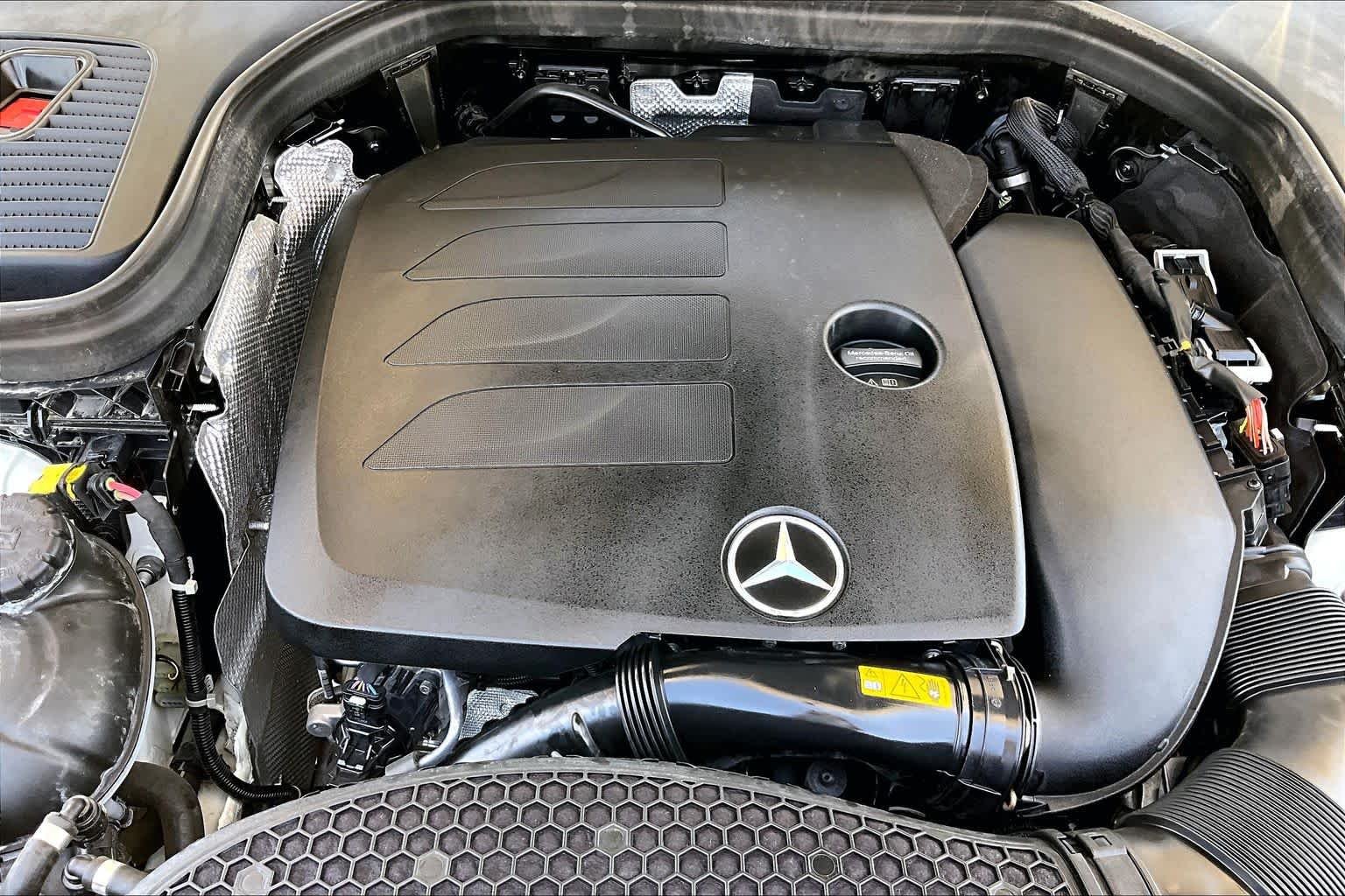 Used 2022 Polar White Mercedes-Benz GLC 300 image 32