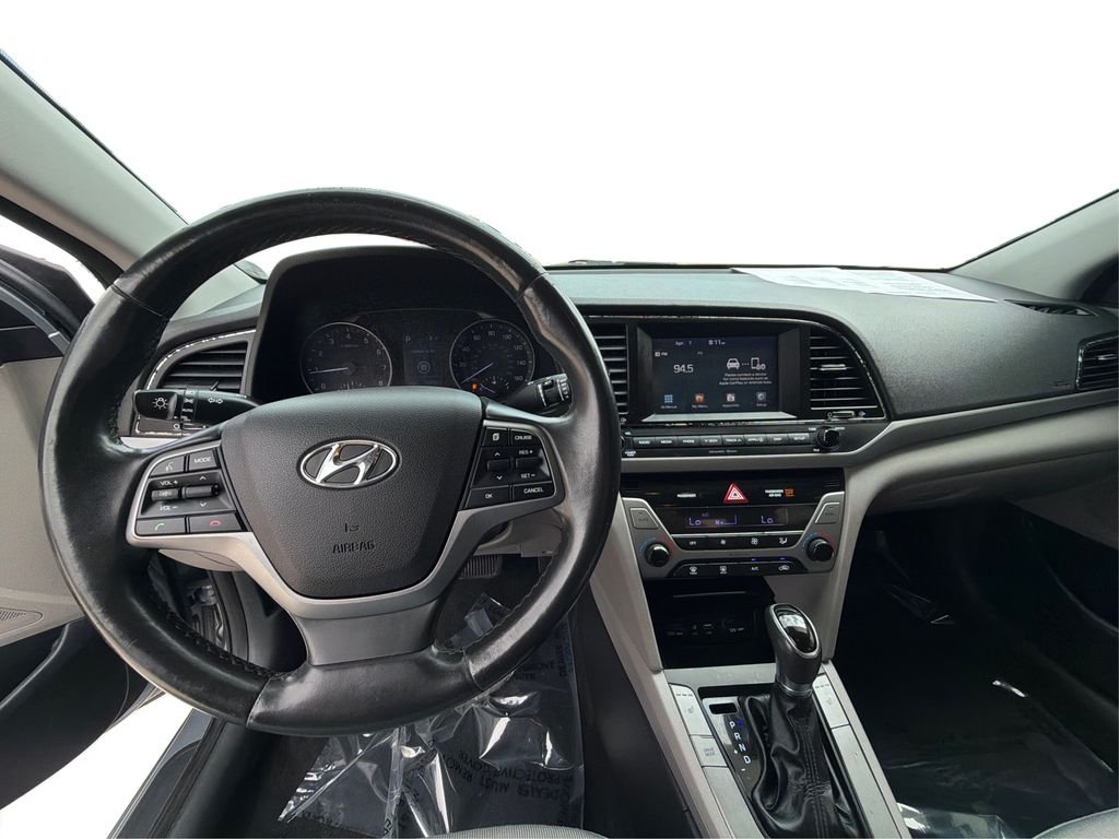 Used 2017 Shale Gray Metallic Hyundai SE image 22