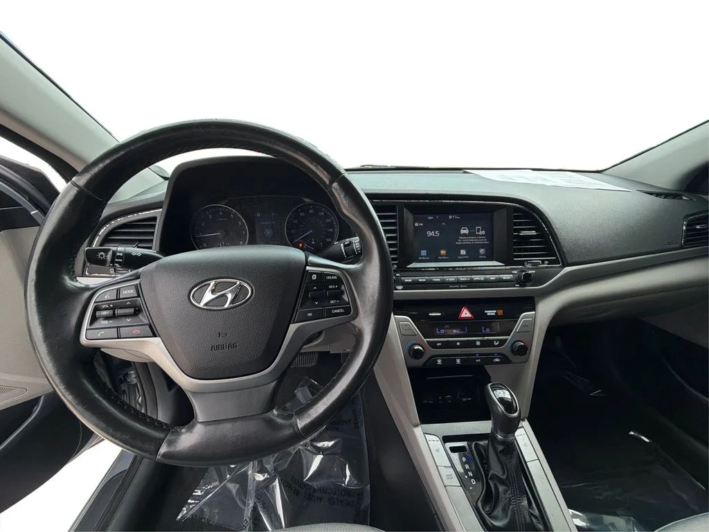 Used 2017 Shale Gray Metallic Hyundai SE image 22