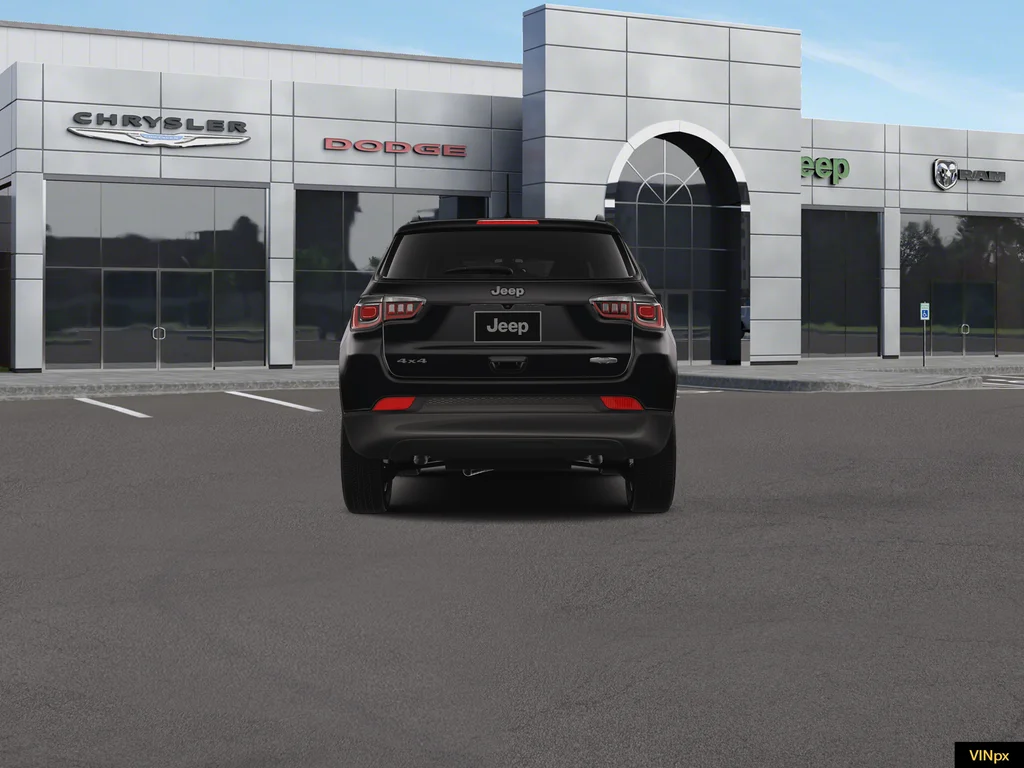 New 2026 Diamond Black Crystal Pearl-Coat Exterior Paint Jeep Latitude image 5