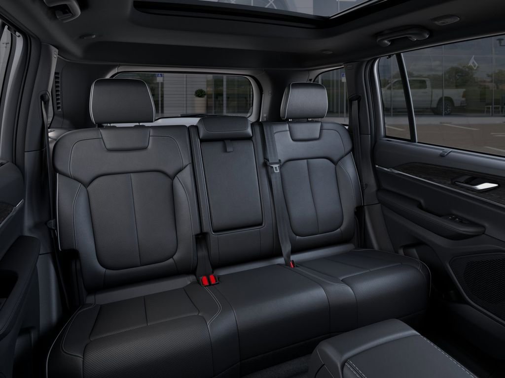 New 2025 Bright White Clear-Coat Exterior Paint Jeep Limited image 15