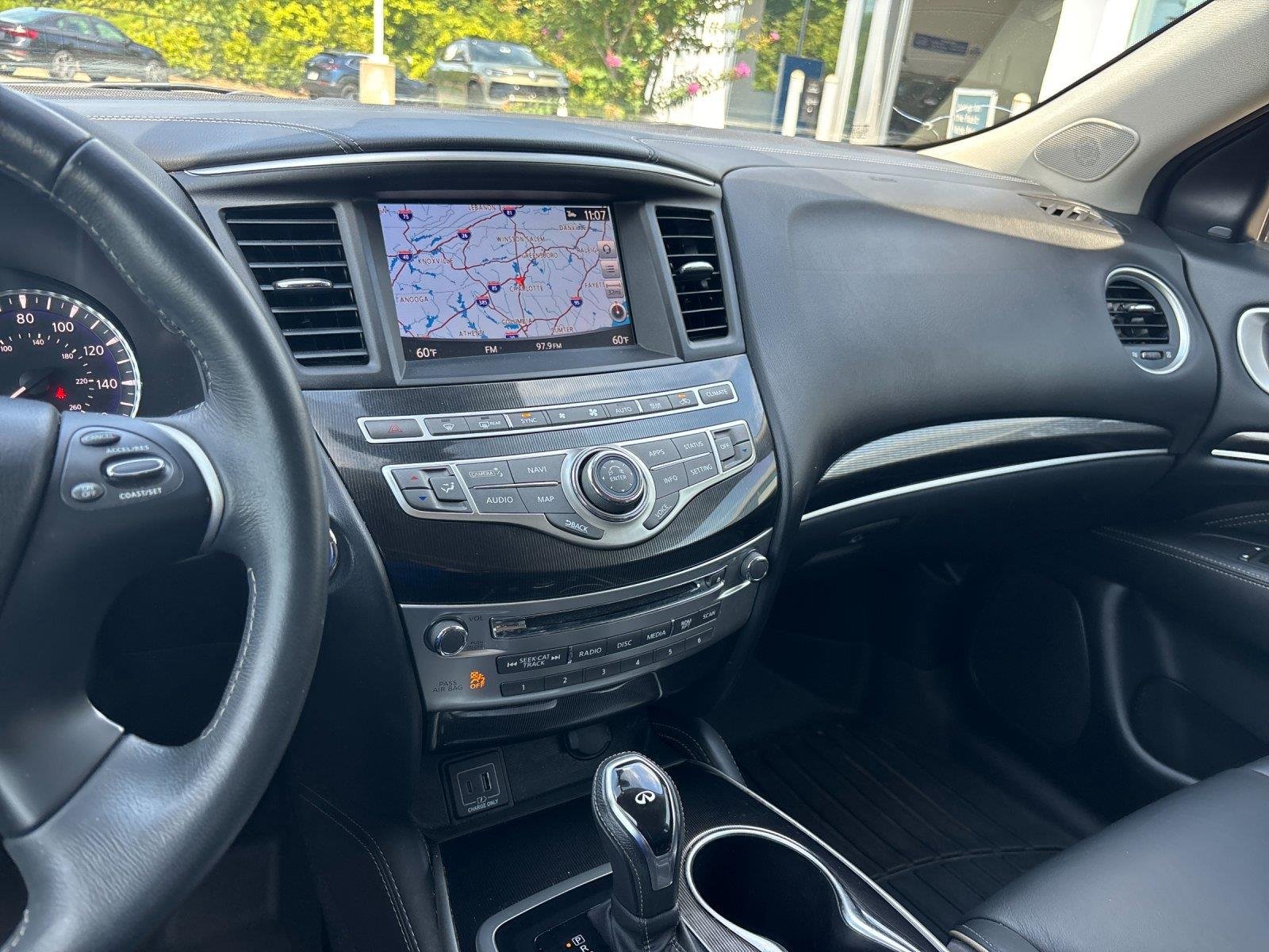 Used 2020 Majestic White INFINITI LUXE image 29