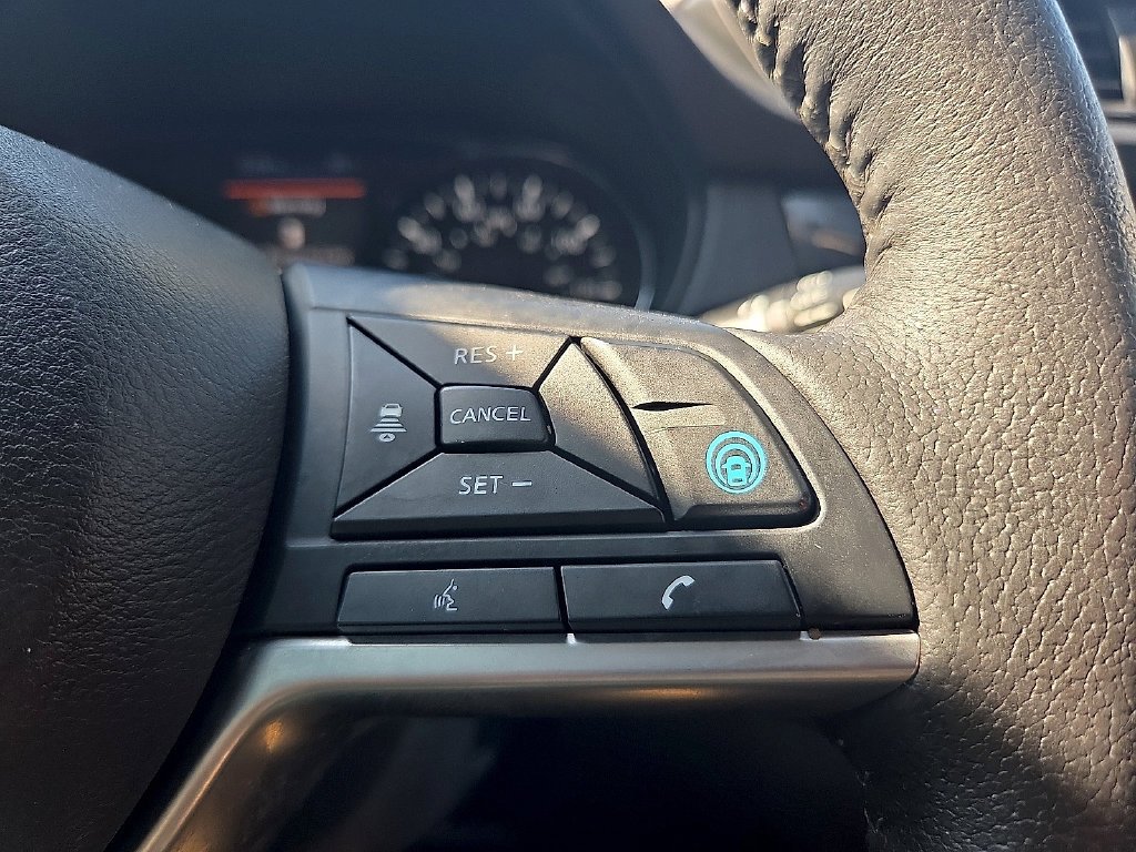 Used 2019 Silver Nissan SL image 21