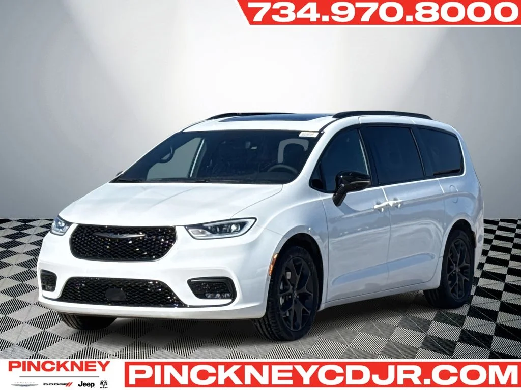 2026 Chrysler Pacifica Limited's photo