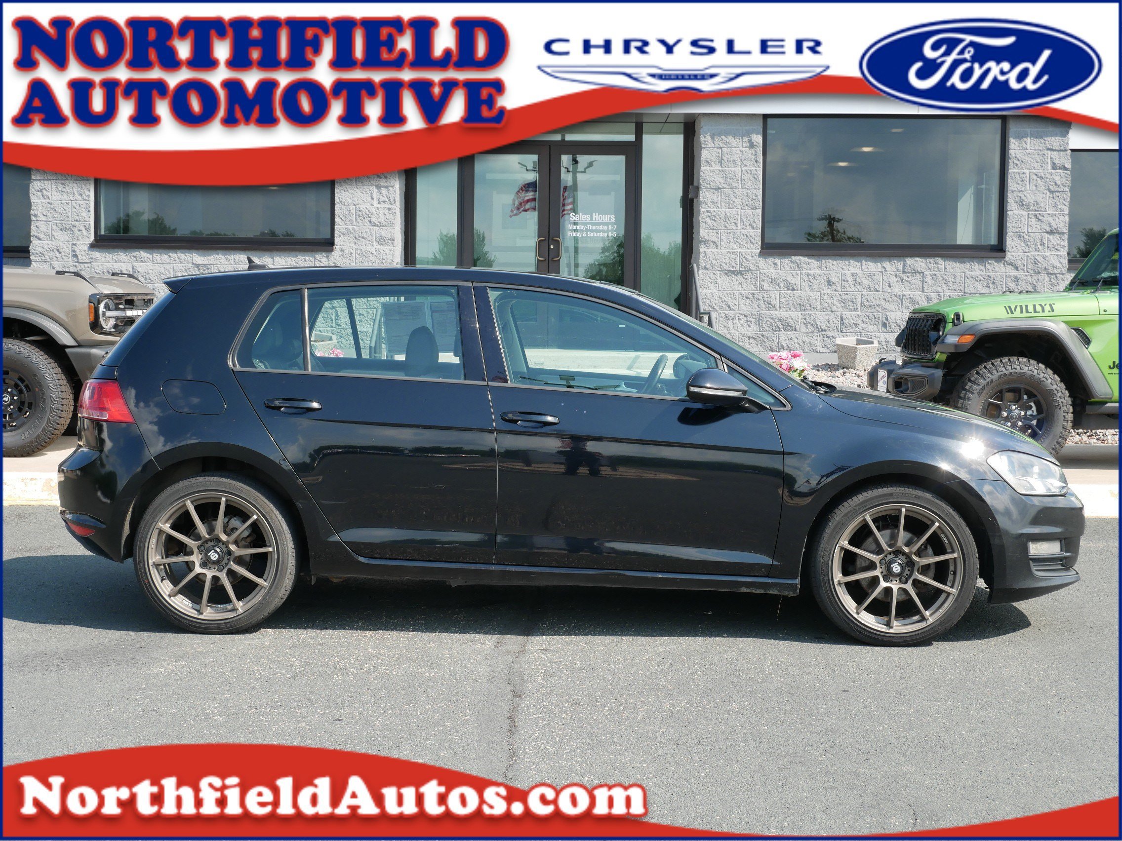 Used 2015 Black Volkswagen  image 1
