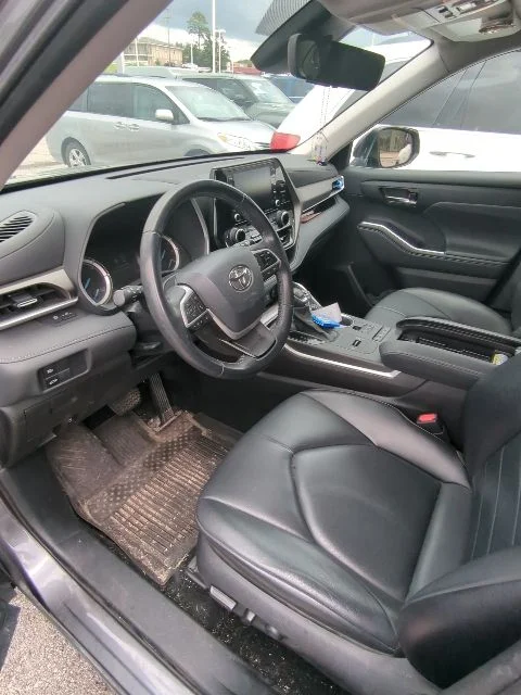 Used 2022 Gray Toyota XLE image 9