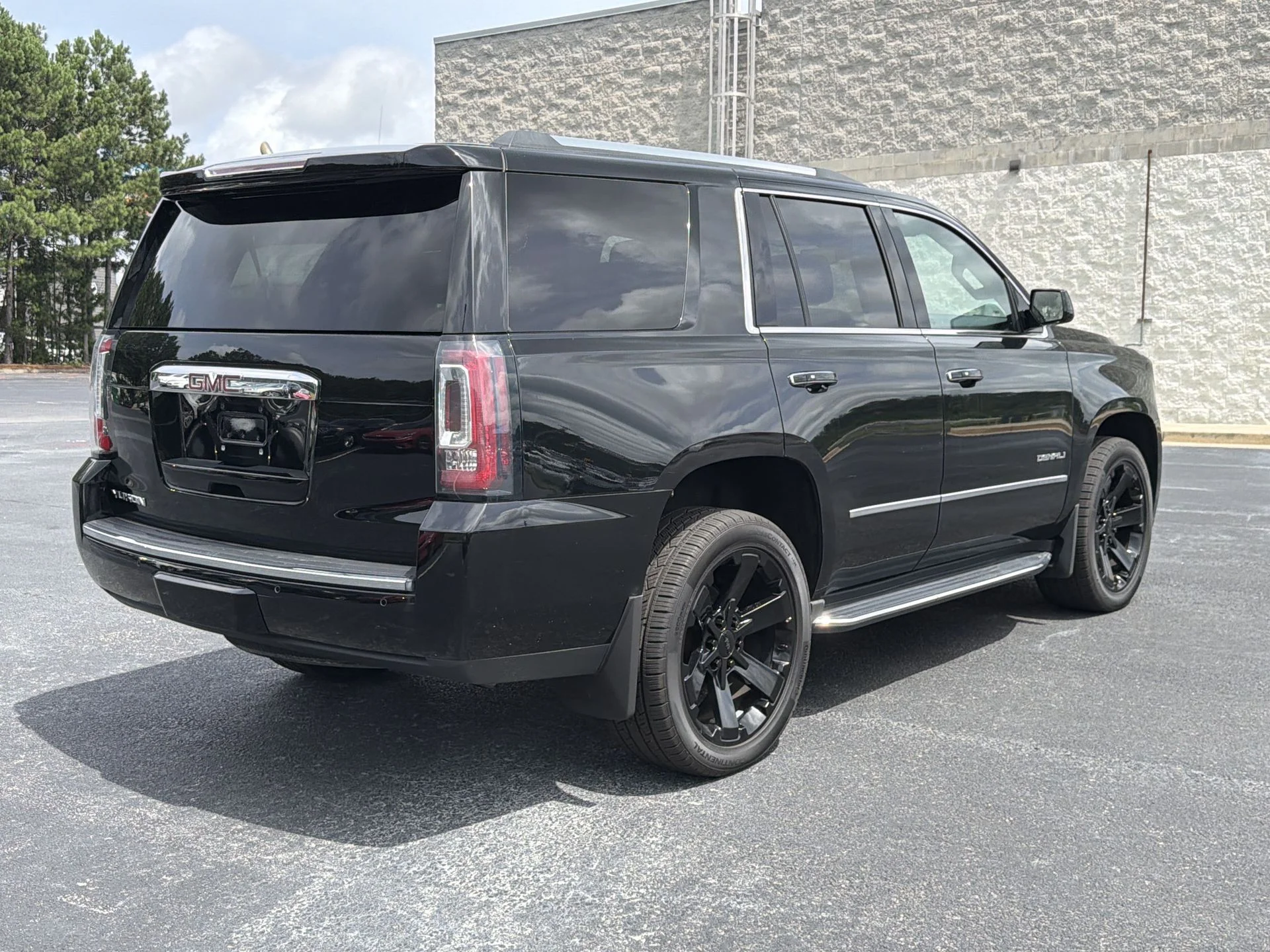 Used 2020 Onyx Black GMC Denali image 15